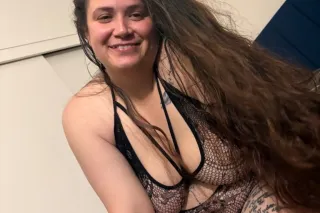 💋Horny MILF Mom👅Any guy Accept... - Image 1