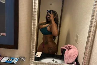 BUSTY PARTY GIRL😍🍭 - Image 5