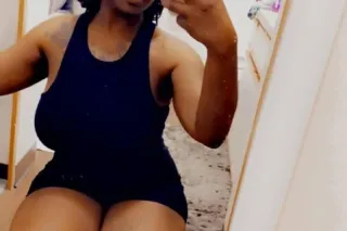 PORTLANDS TOP busty ebony MASSUSE👏 new in town 💧 🚿 🚰 🚱 💦 - Image 1