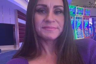 Petite Brunette Spinner I'm Back - Image 3