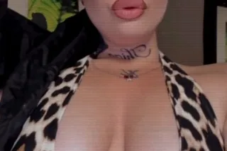 Big🍑Booty White Girl Ready To Play 💦😘 OutCall & Car 🚘 Date 👅 Available Now - Image 1