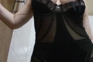 Feral Housewife looking in PDX - Image 1